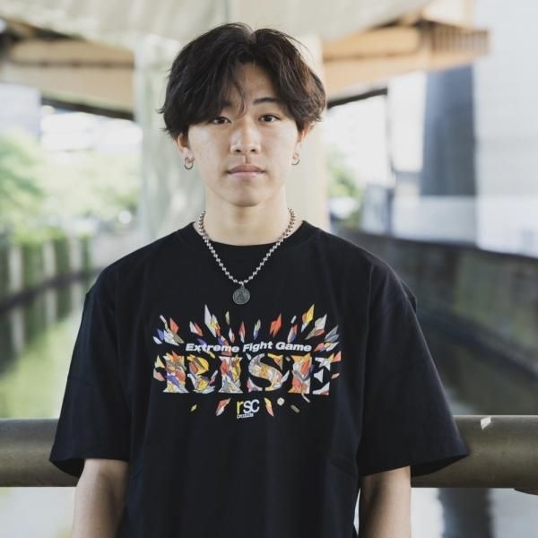 RISE"KAREZMAD"Tシャツ（全2色）